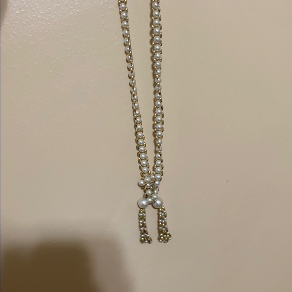 Good and pearl necklace